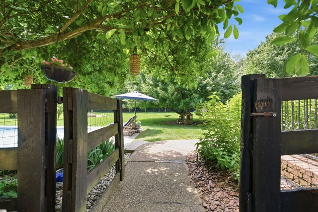 5002 Lupreese Lane, Versailles, KY 40383