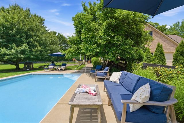 5002 Lupreese Lane, Versailles, KY 40383