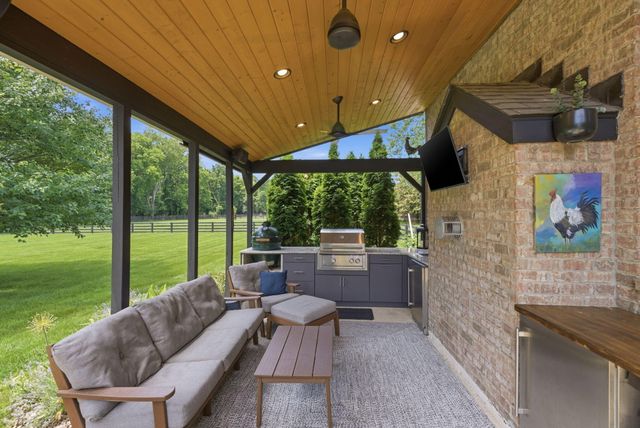 5002 Lupreese Lane, Versailles, KY 40383