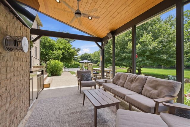 5002 Lupreese Lane, Versailles, KY 40383