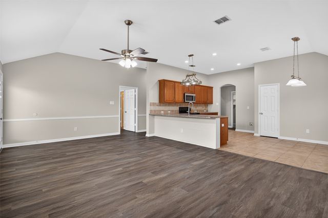 921 Bowie Drive, Lavon, TX 75166