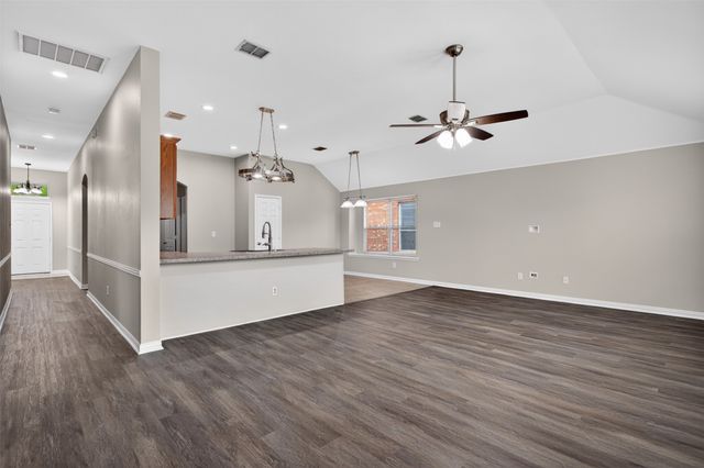921 Bowie Drive, Lavon, TX 75166