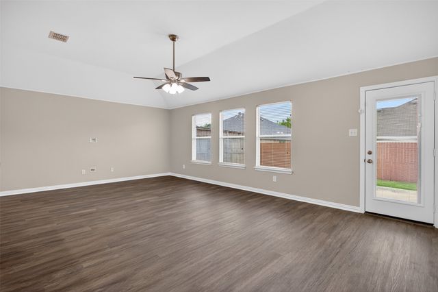 921 Bowie Drive, Lavon, TX 75166