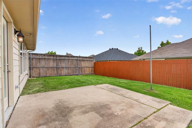921 Bowie Drive, Lavon, TX 75166