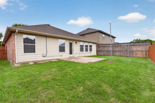 921 Bowie Drive, Lavon, TX 75166
