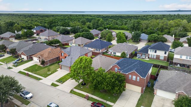 921 Bowie Drive, Lavon, TX 75166
