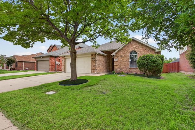 921 Bowie Drive, Lavon, TX 75166