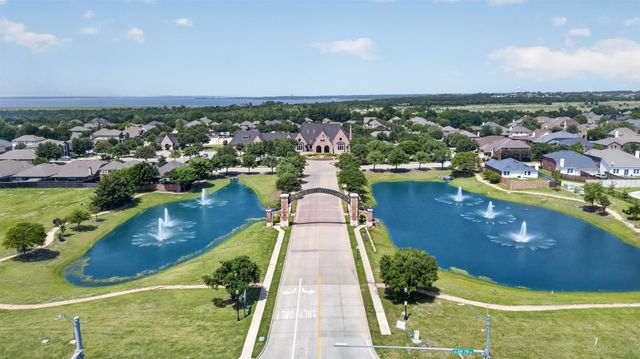 921 Bowie Drive, Lavon, TX 75166