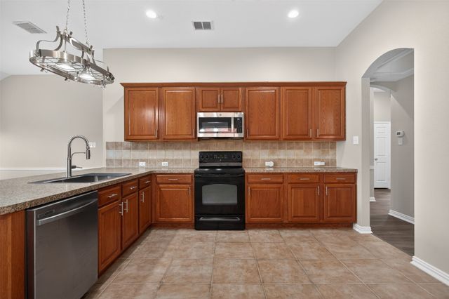 921 Bowie Drive, Lavon, TX 75166
