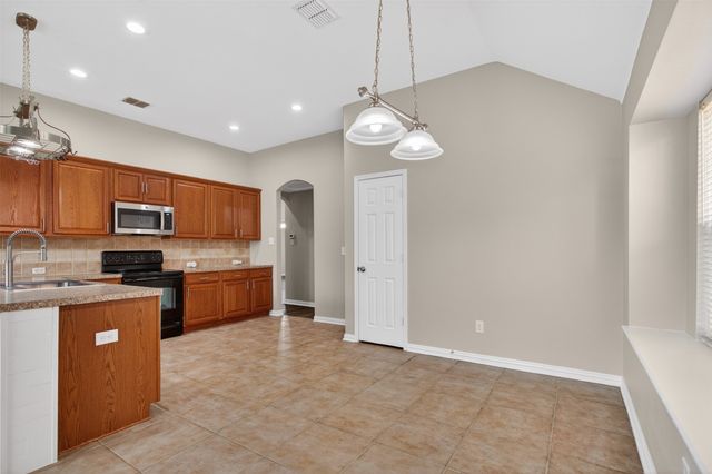 921 Bowie Drive, Lavon, TX 75166