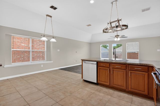 921 Bowie Drive, Lavon, TX 75166