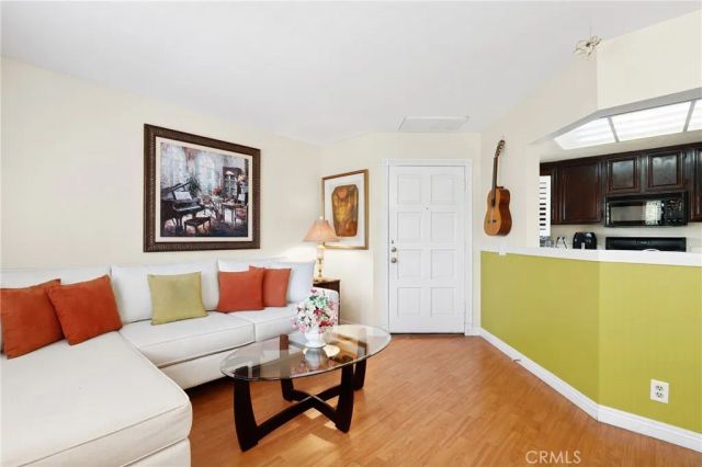 24441 Hillsdale Avenue 116, Laguna Hills, CA 92653