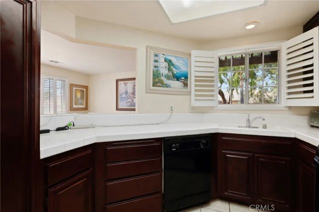24441 Hillsdale Avenue 116, Laguna Hills, CA 92653