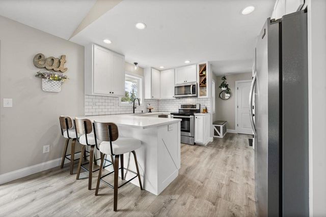 2067 ELVIRA WAY, Green Bay, WI 54313