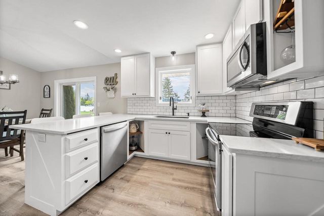 2067 ELVIRA WAY, Green Bay, WI 54313