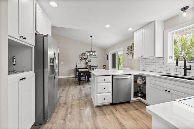 2067 ELVIRA WAY, Green Bay, WI 54313