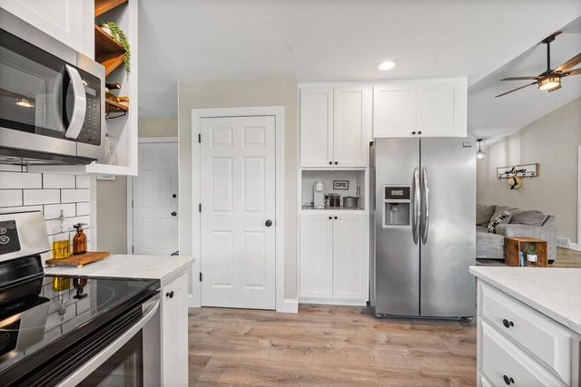2067 ELVIRA WAY, Green Bay, WI 54313