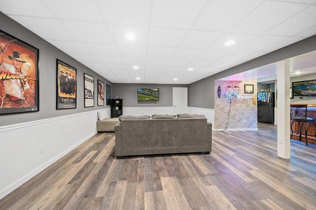 2067 ELVIRA WAY, Green Bay, WI 54313