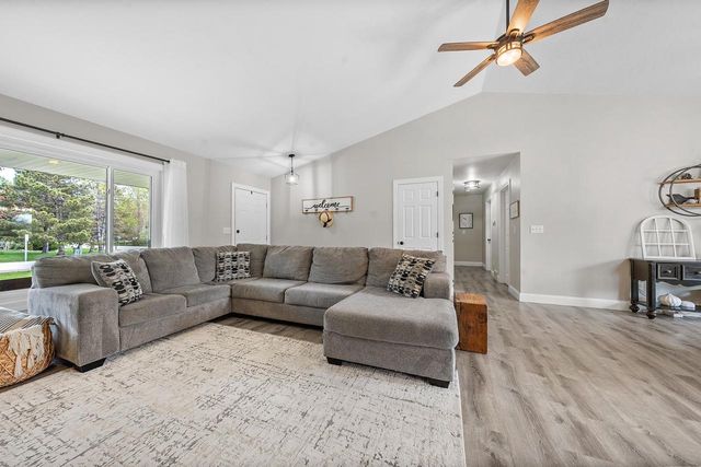 2067 ELVIRA WAY, Green Bay, WI 54313