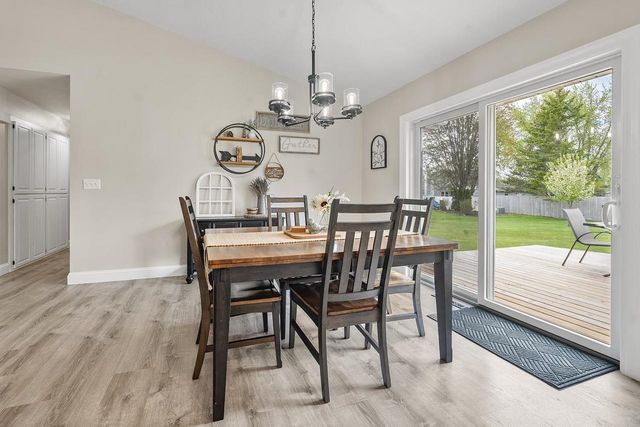 2067 ELVIRA WAY, Green Bay, WI 54313