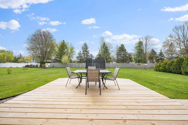 2067 ELVIRA WAY, Green Bay, WI 54313