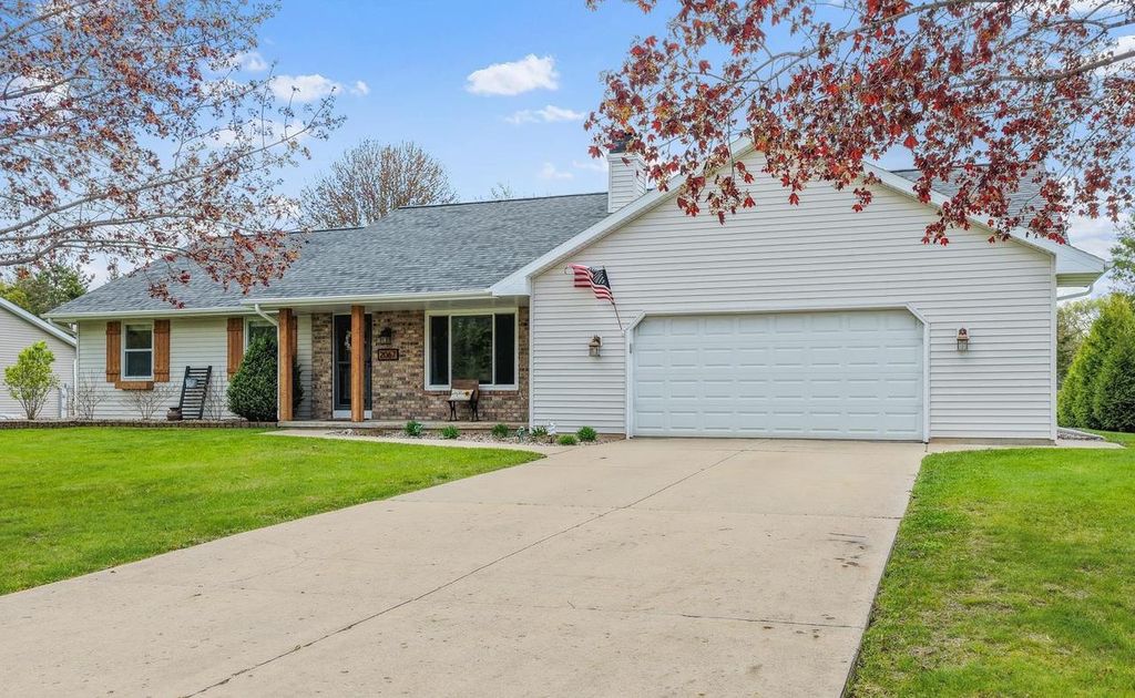 2067 ELVIRA WAY, Green Bay, WI 54313