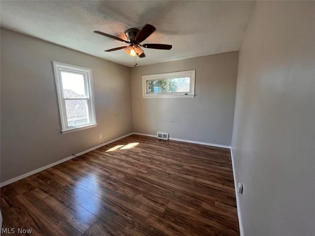 14 Ennis Avenue, Bedford, OH 44146