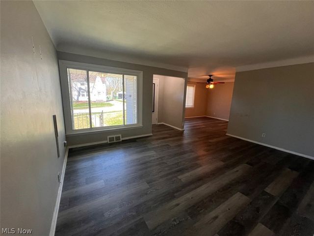 14 Ennis Avenue, Bedford, OH 44146