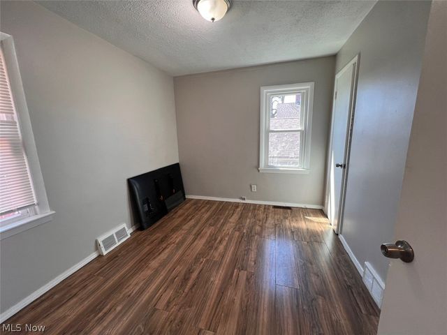14 Ennis Avenue, Bedford, OH 44146