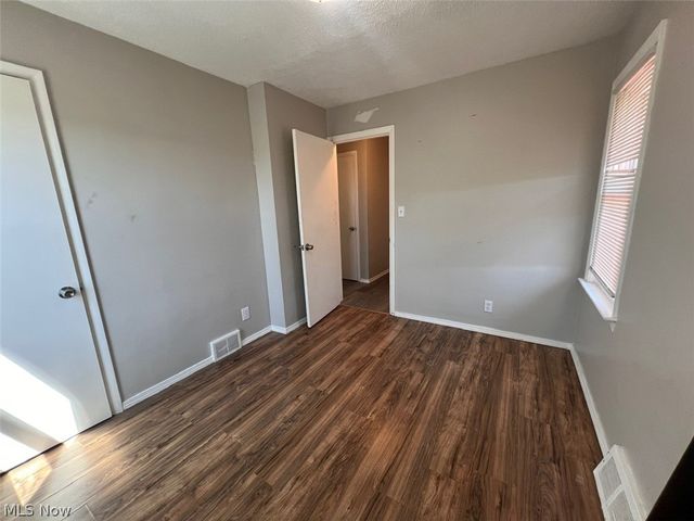 14 Ennis Avenue, Bedford, OH 44146