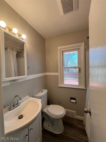 14 Ennis Avenue, Bedford, OH 44146