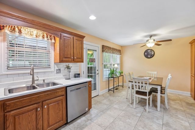 77 Shady Acres Ln, Tullahoma, TN 37388