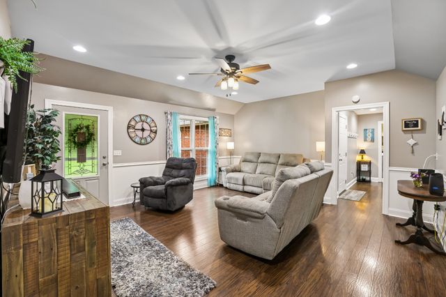 77 Shady Acres Ln, Tullahoma, TN 37388