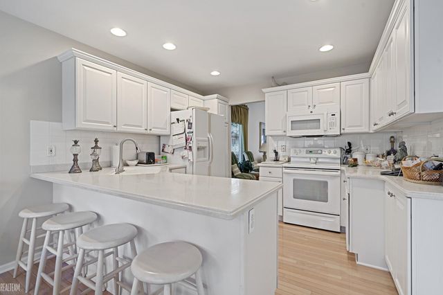 41388 Redmond Court, Clinton Twp, MI 48038