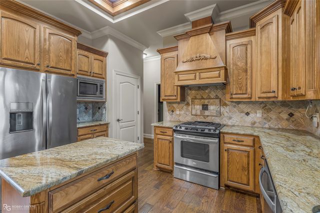 606 Glenshire Drive, Bossier City, LA 71111
