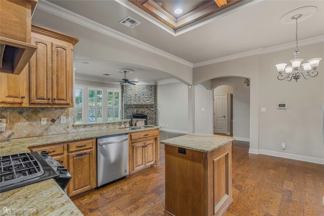 606 Glenshire Drive, Bossier City, LA 71111
