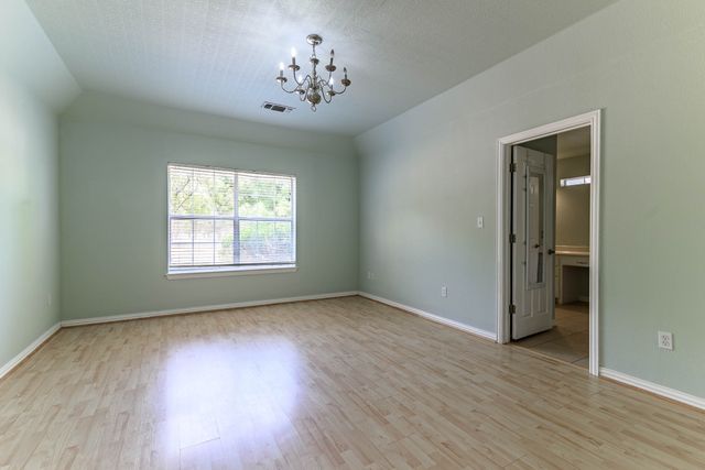 9009 Ravenswood Road, Granbury, TX 76049