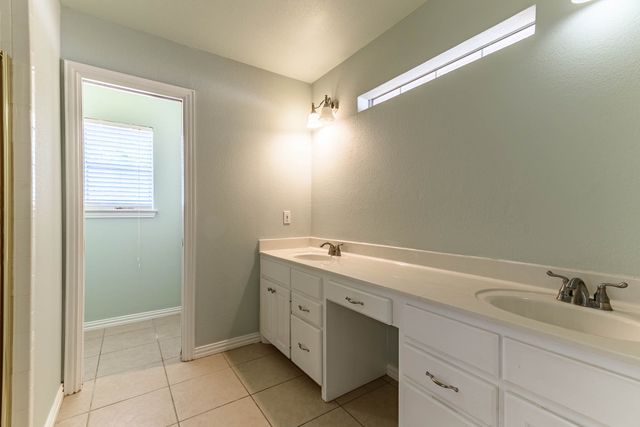9009 Ravenswood Road, Granbury, TX 76049