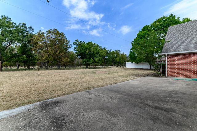 9009 Ravenswood Road, Granbury, TX 76049