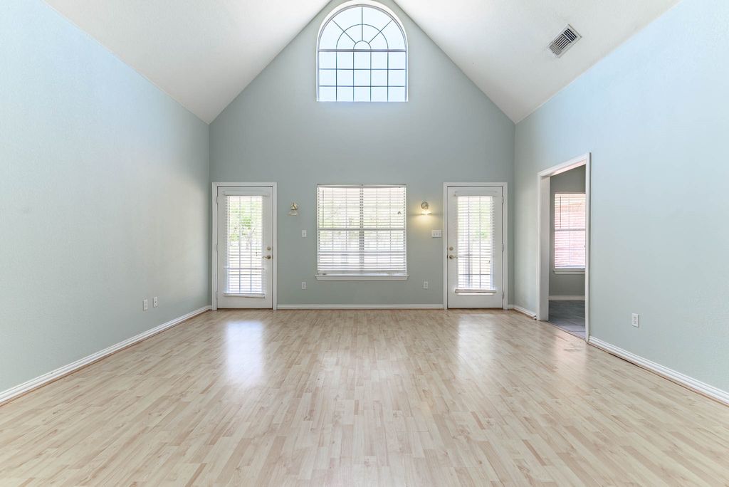 9009 Ravenswood Road, Granbury, TX 76049