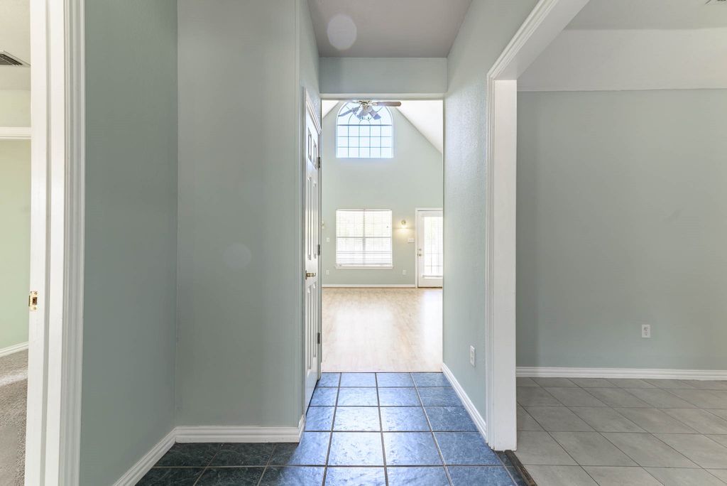 9009 Ravenswood Road, Granbury, TX 76049 — photo 2