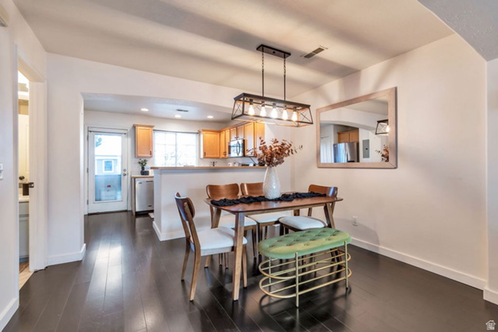 Image 7 of property listing at 12026 S FORT DRAPER AVE, Draper, UT 84020