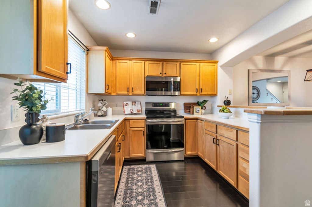 Image 8 of property listing at 12026 S FORT DRAPER AVE, Draper, UT 84020