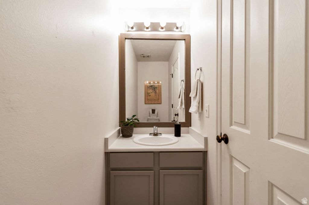 Image 9 of property listing at 12026 S FORT DRAPER AVE, Draper, UT 84020