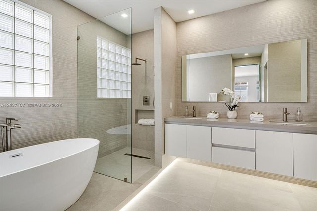 21156 NE 33rd Avenue, Aventura, FL 33180