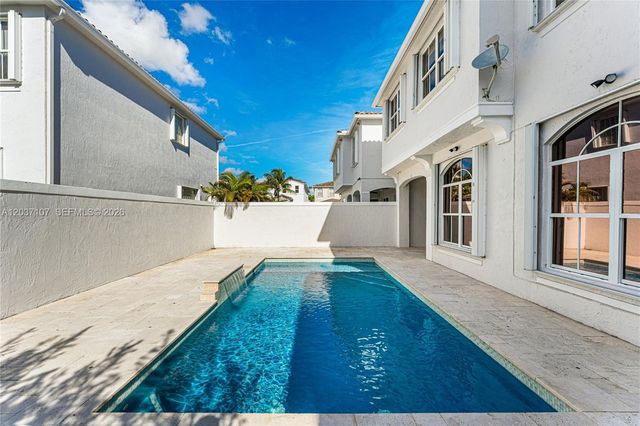 21156 NE 33rd Avenue, Aventura, FL 33180