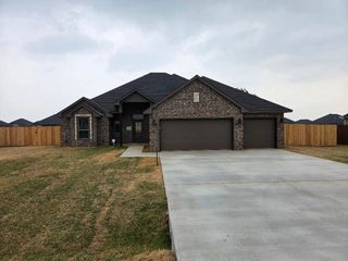 5512 NE Minnow Ln, Elgin, OK 73538