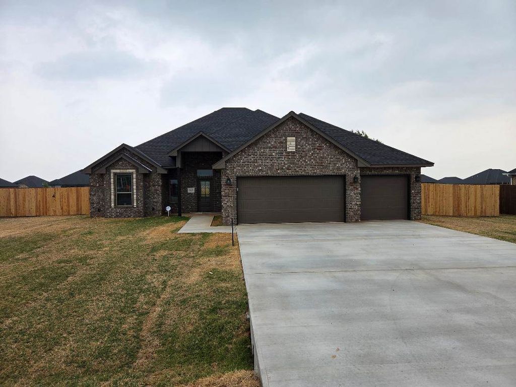 5512 NE Minnow Ln, Elgin, OK 73538