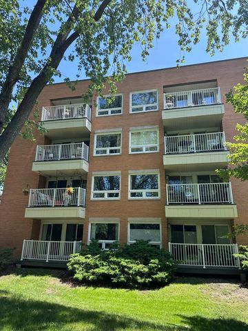 1635 N Milwaukee Avenue 105, Libertyville, IL 60048