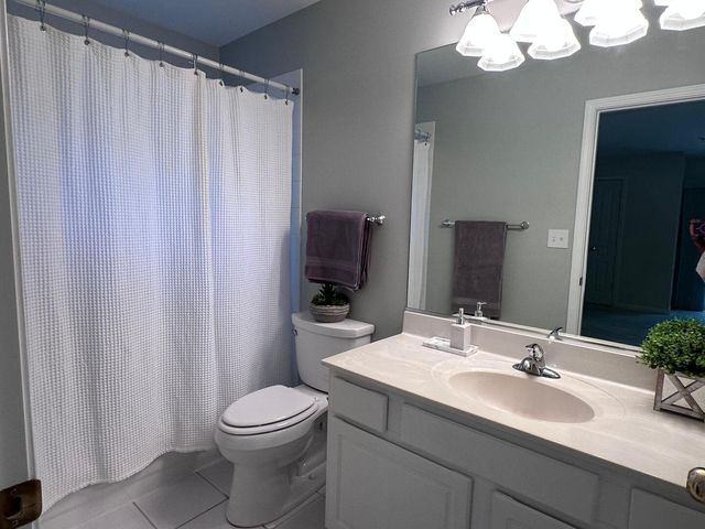 1635 N Milwaukee Avenue 105, Libertyville, IL 60048